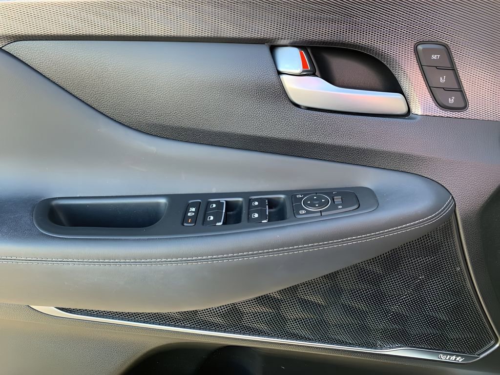 Used 2019 Hyundai Santa Fe Limited w/ Cargo Package image 11