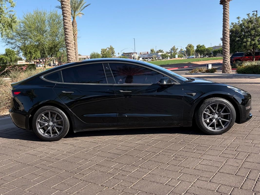 Used 2018 Tesla Model 3 Mid Range RWD image 2