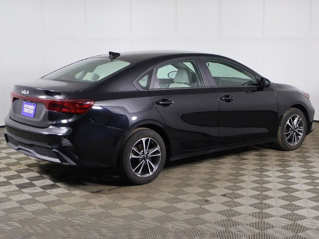 Used 2023 Kia Forte LXS FWD image 8
