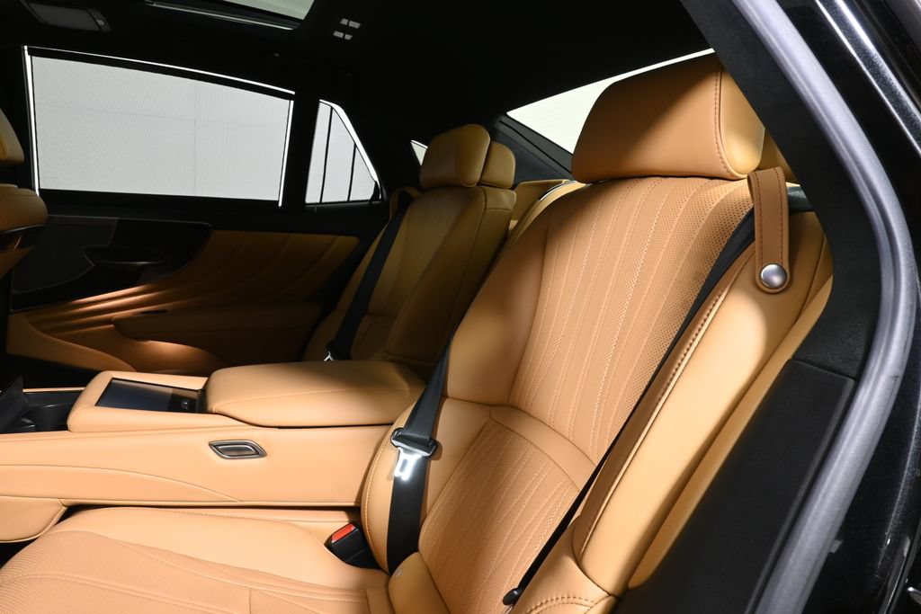 Used 2021 Lexus LS 500 AWD w/ Luxury Package image 4