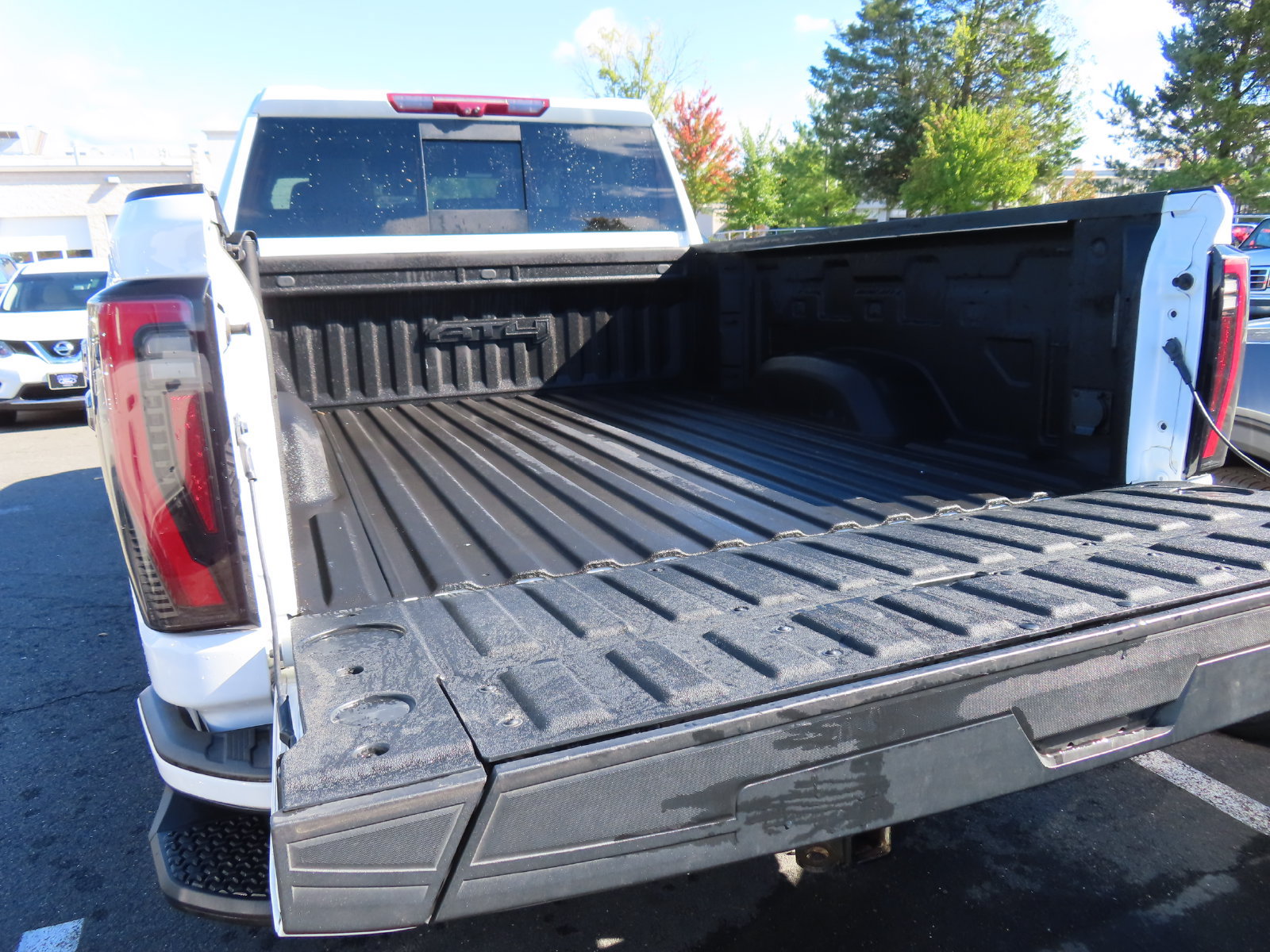 Used 2024 GMC Sierra 2500 AT4 w/ AT4 Premium Plus Package AWD/4WD image 13