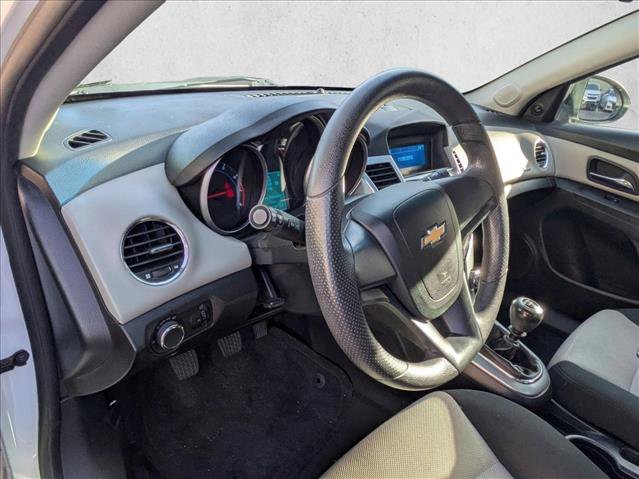 Used 2011 Chevrolet Cruze LS image 10