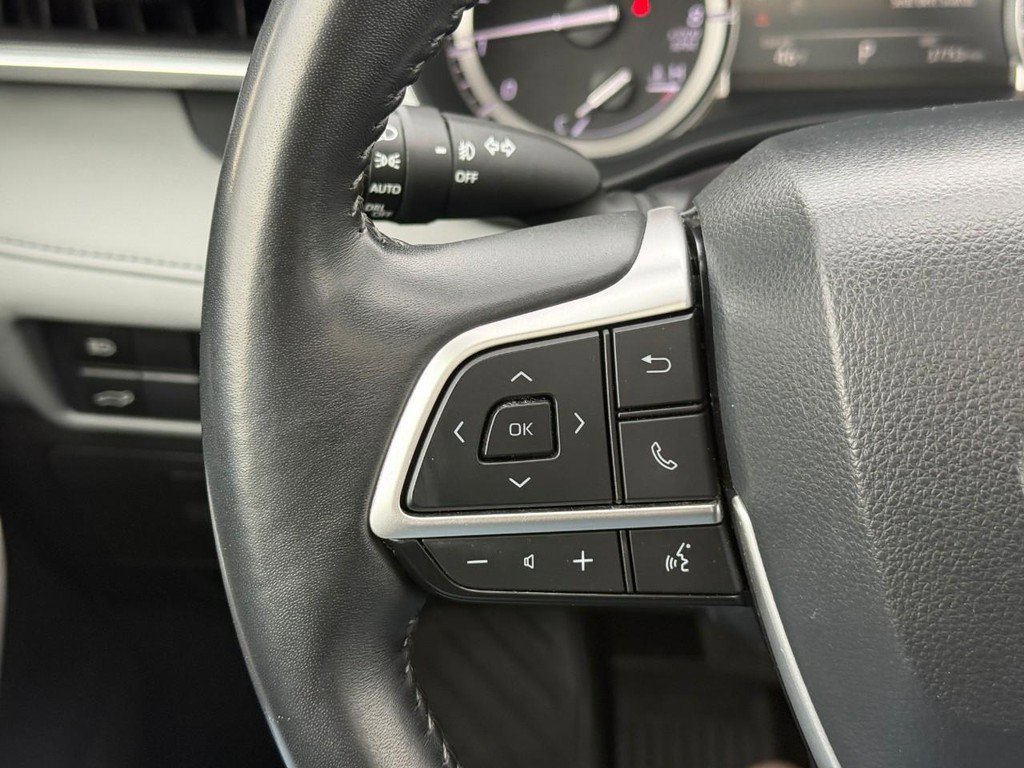 Used 2022 Toyota Highlander XLE image 23