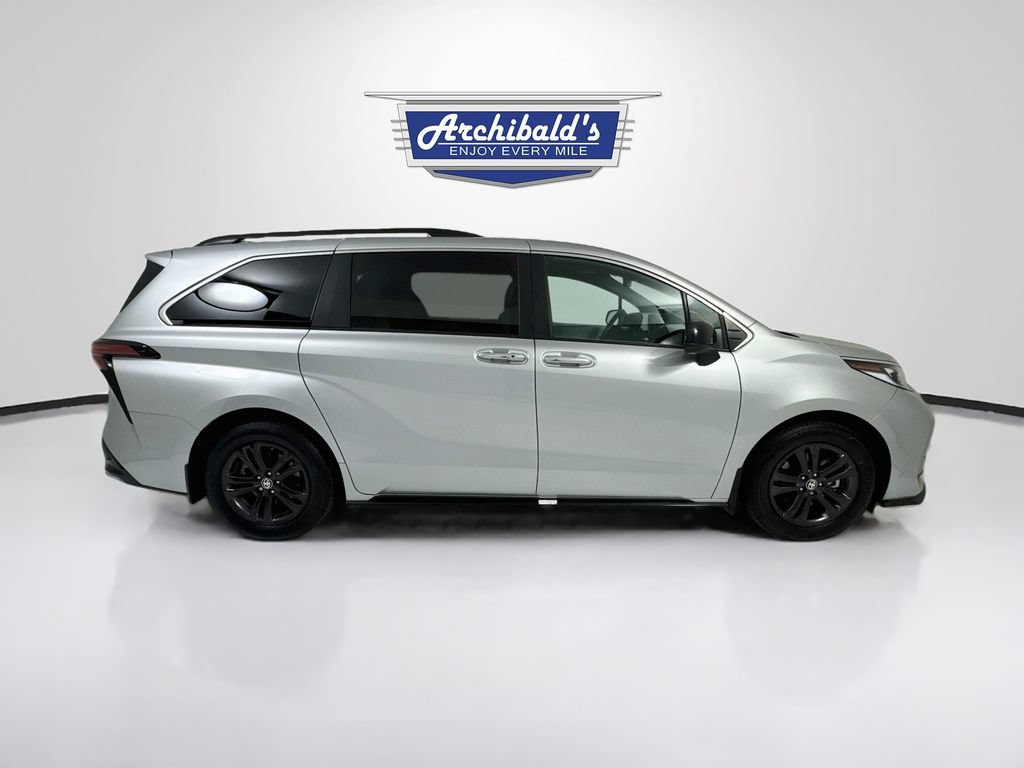 Used 2024 Toyota Sienna XSE AWD/4WD image 9