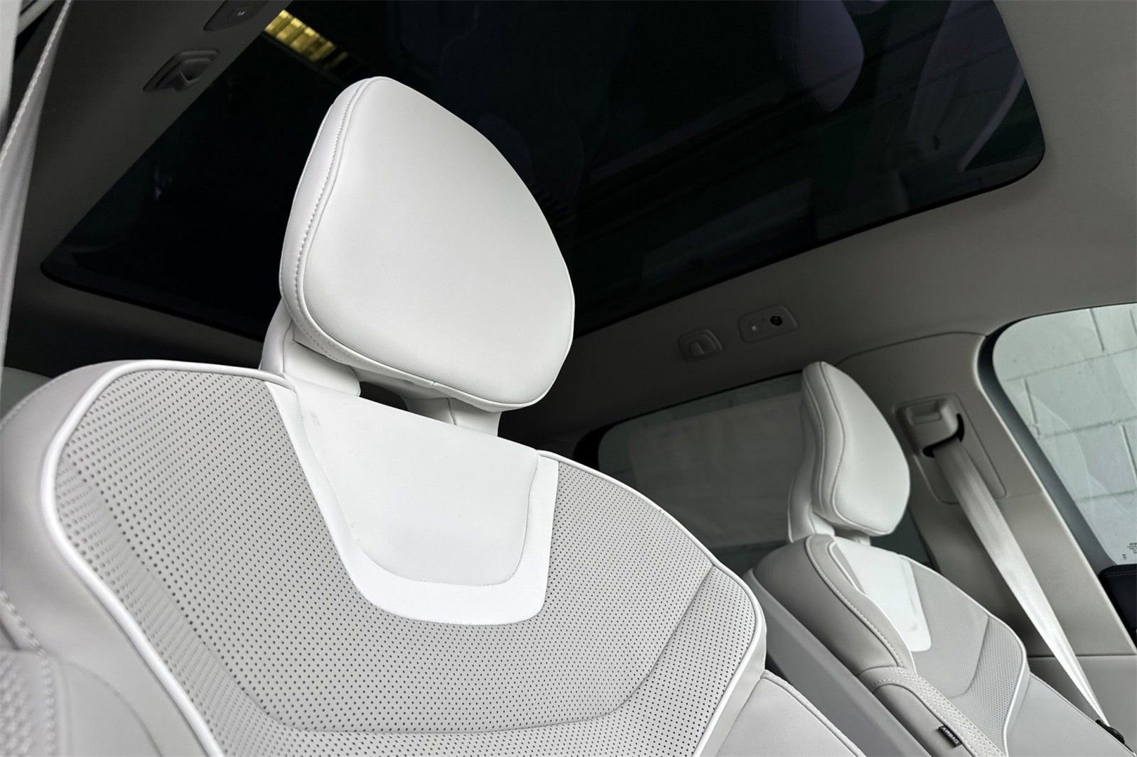 New 2025 Volvo EX90 Plus w/ Protection Package Premier image 17