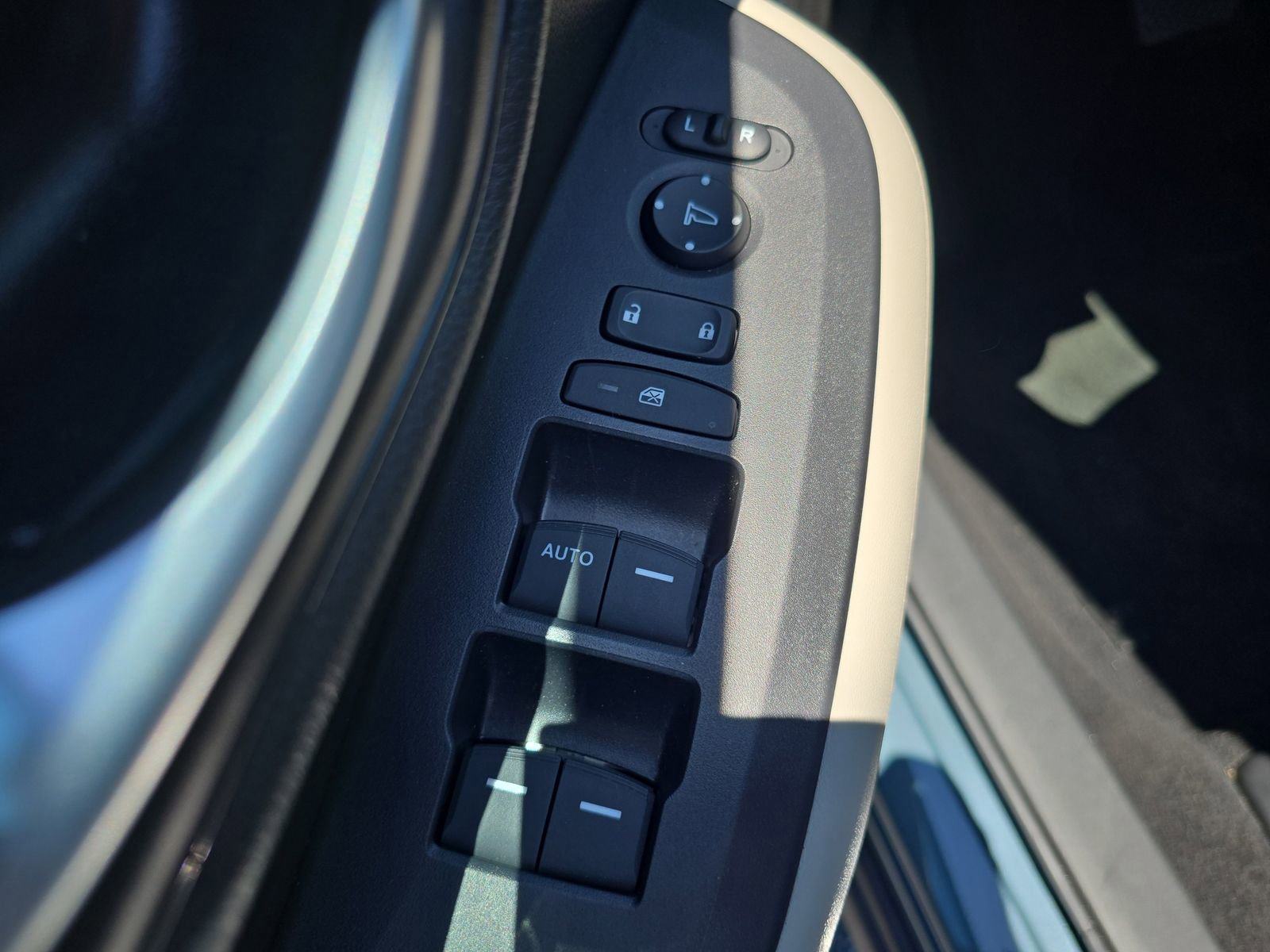 Certified 2025 Honda HR-V LX image 14