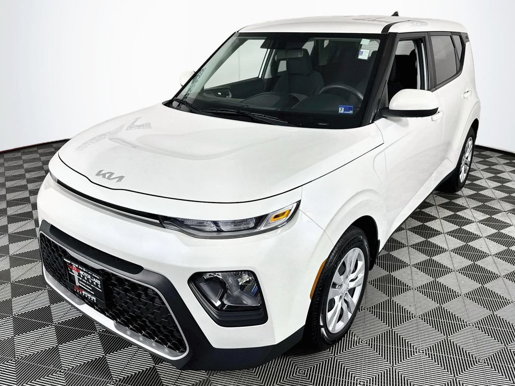 Used 2022 Kia Soul LX FWD image 3