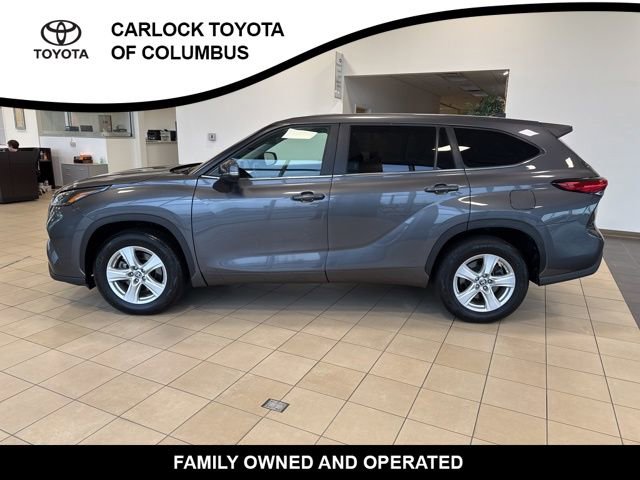 Used 2023 Toyota Highlander LE image 1