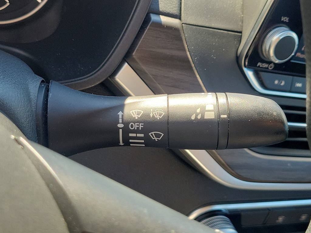 Used 2025 Nissan Altima 2.5 SV FWD image 25