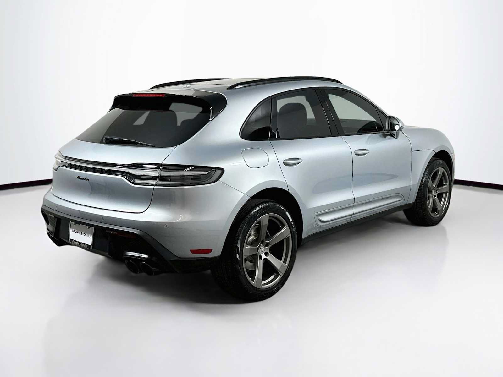 Certified 2023 Porsche Macan AWD/4WD image 9