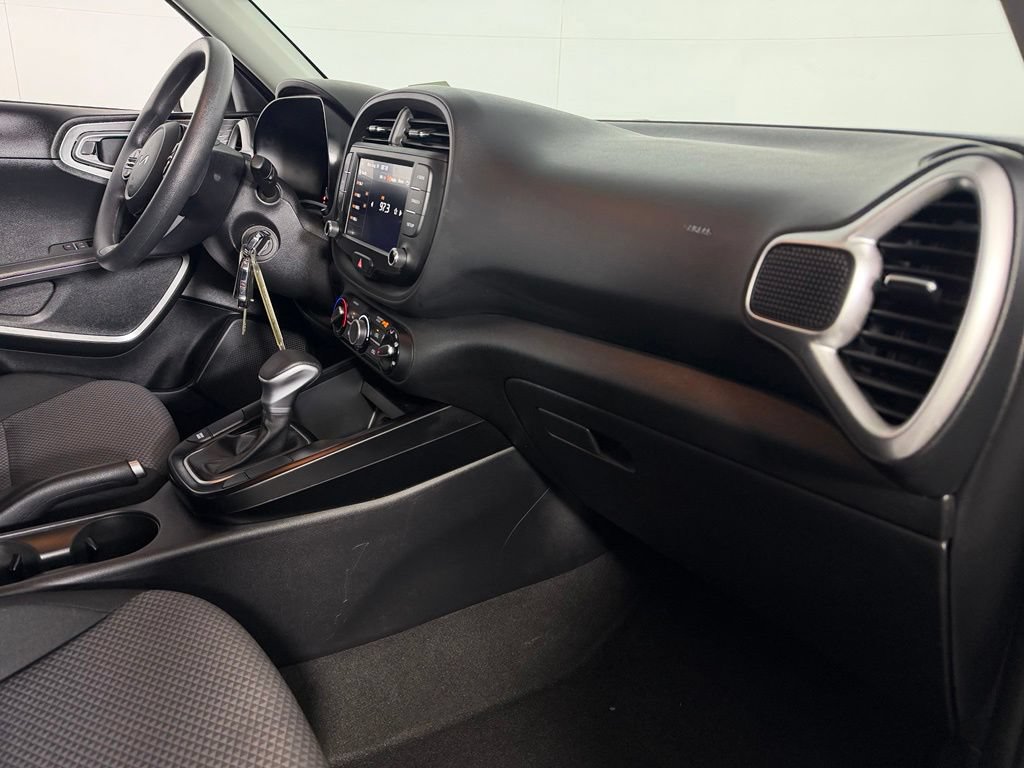 Used 2025 Kia Soul LX w/ LX Technology Package FWD image 28