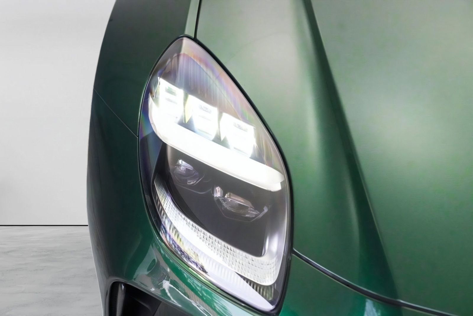 New 2026 Aston Martin V8 Vantage S RWD image 33
