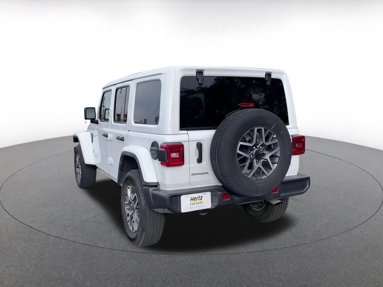 Used 2025 Jeep Wrangler Sahara image 11