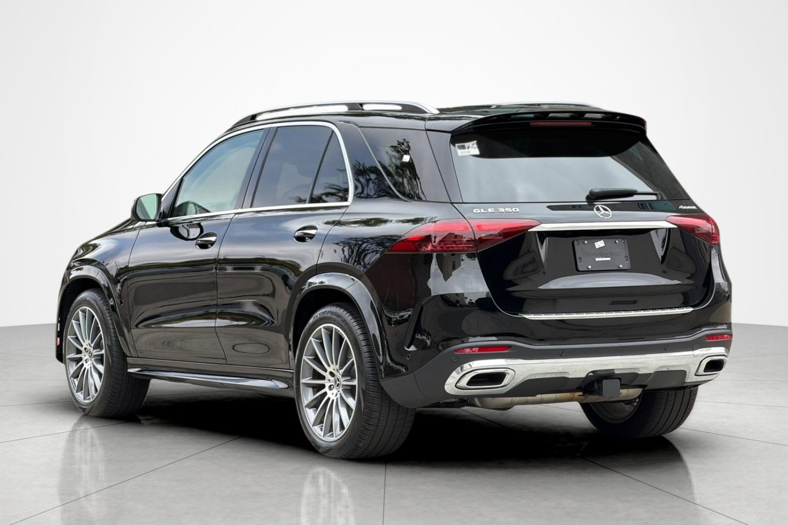 Used 2024 Mercedes-Benz GLE 350 4MATIC image 3