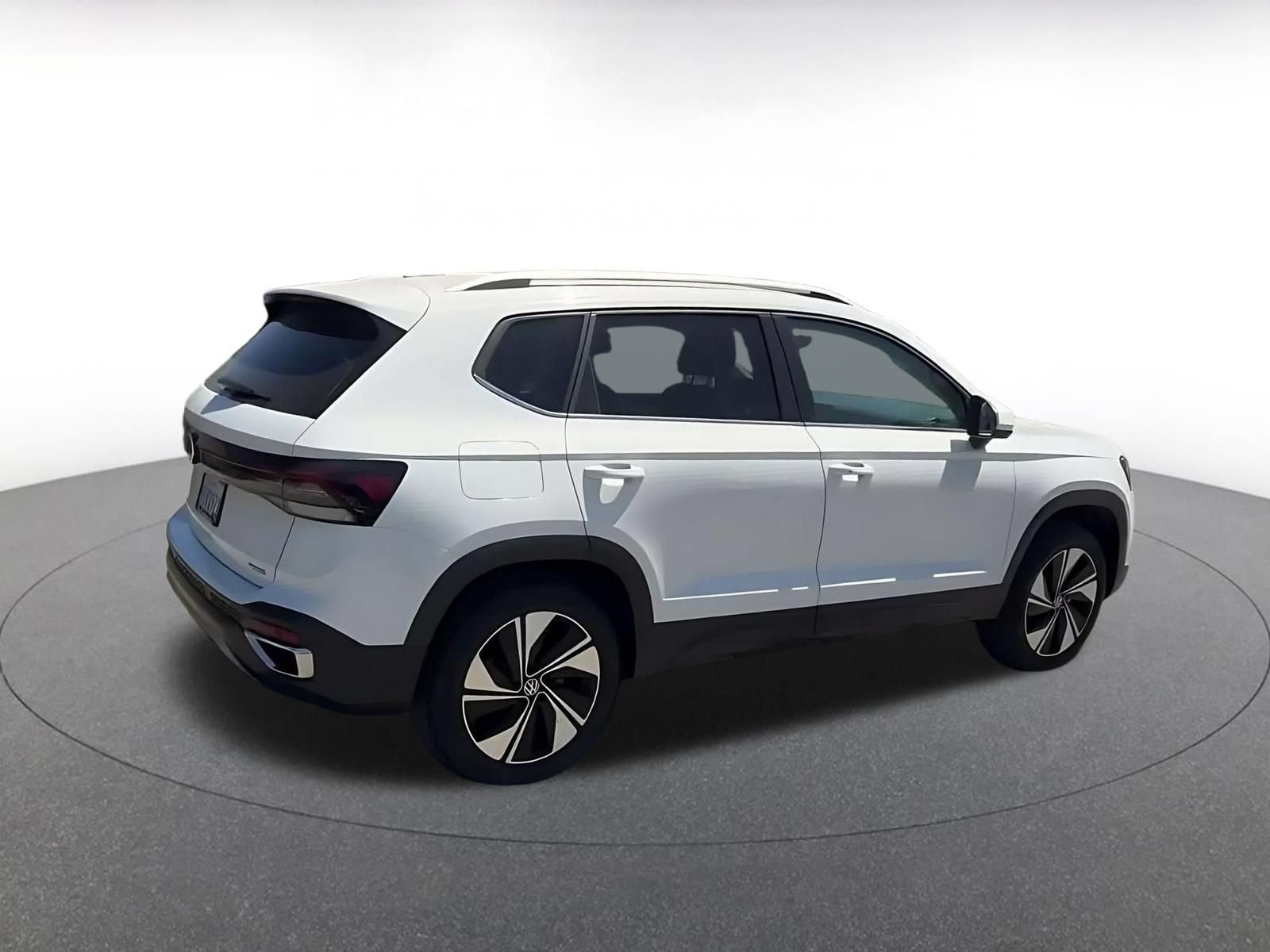 Used 2026 Volkswagen Taos SE AWD/4WD image 13