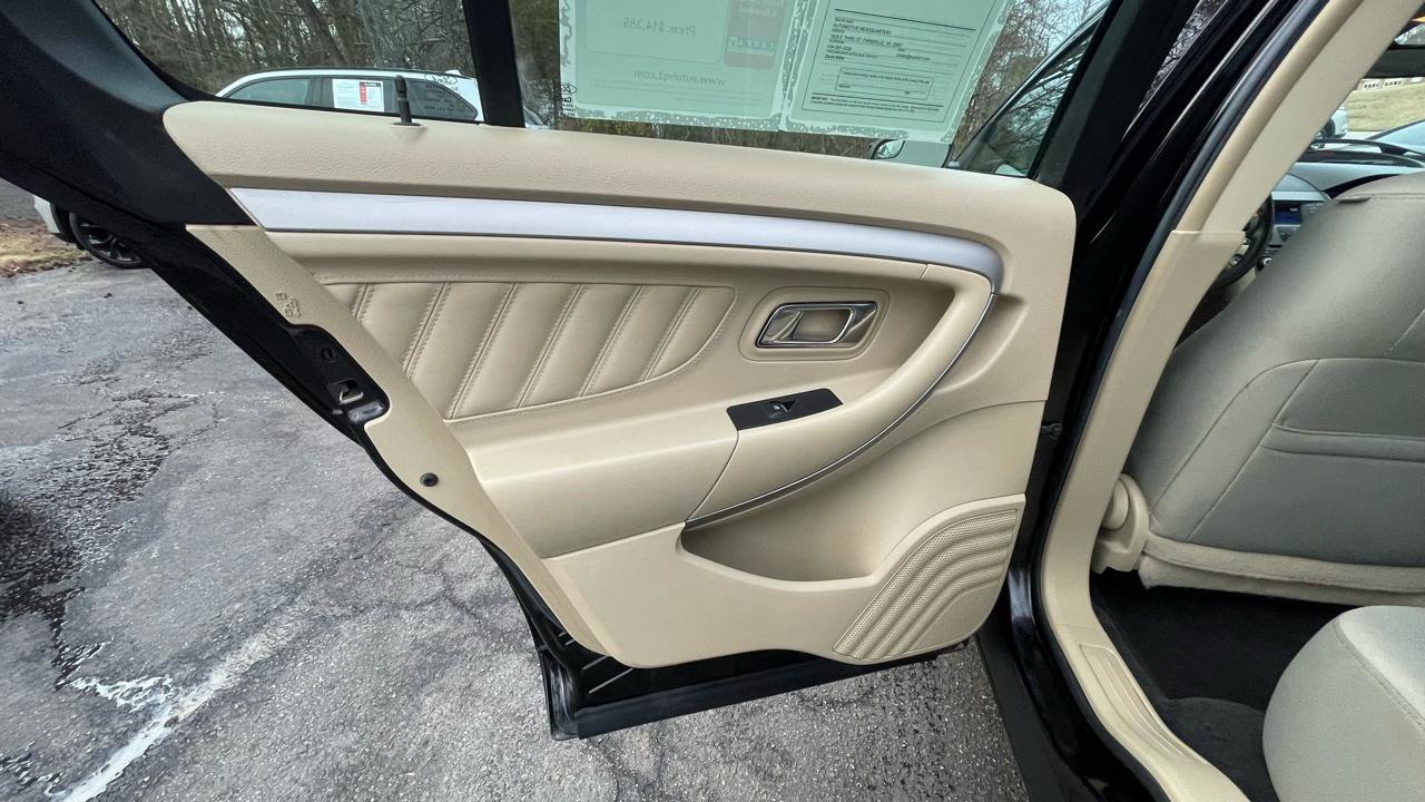 Used 2017 Ford Taurus SE image 20