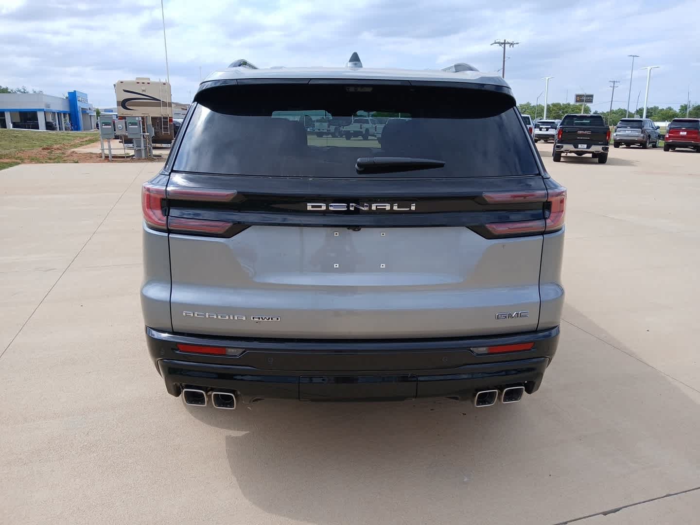 New 2026 GMC Acadia Denali Ultimate w/ LPO, Floor Liner Package AWD/4WD image 4
