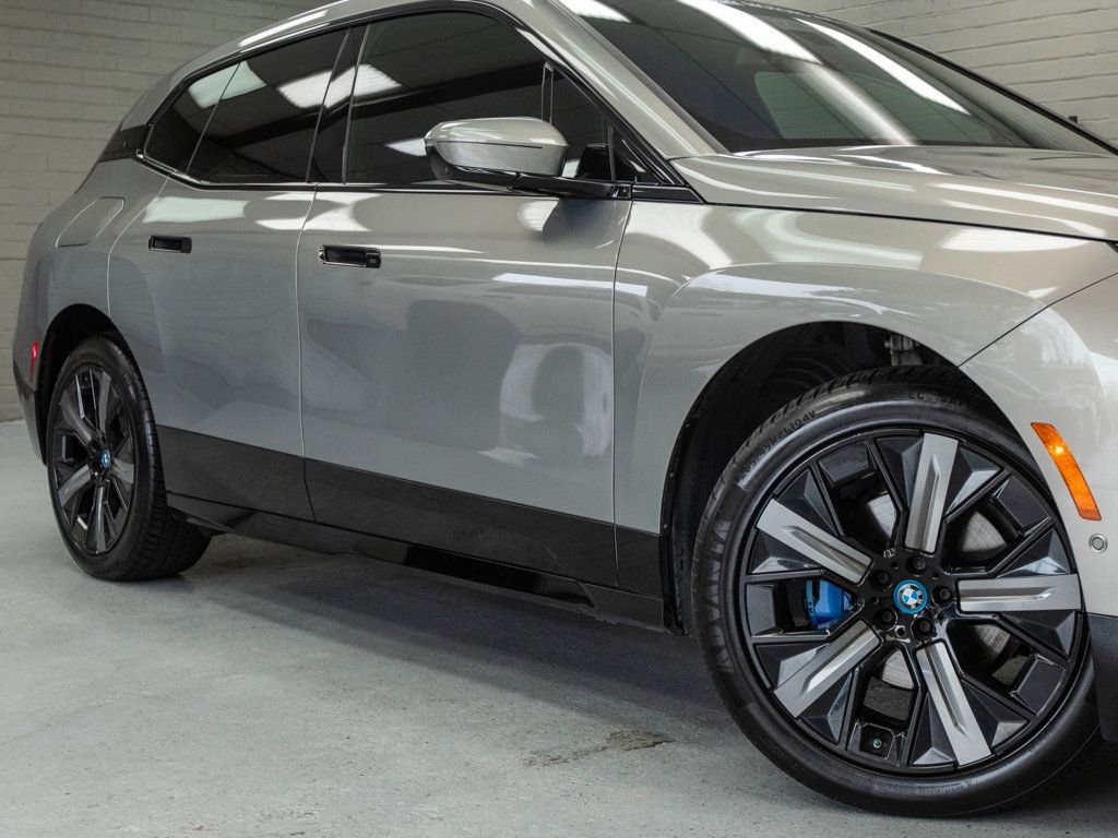 Used 2024 BMW iX xDrive50 w/ Sport Package AWD/4WD image 7