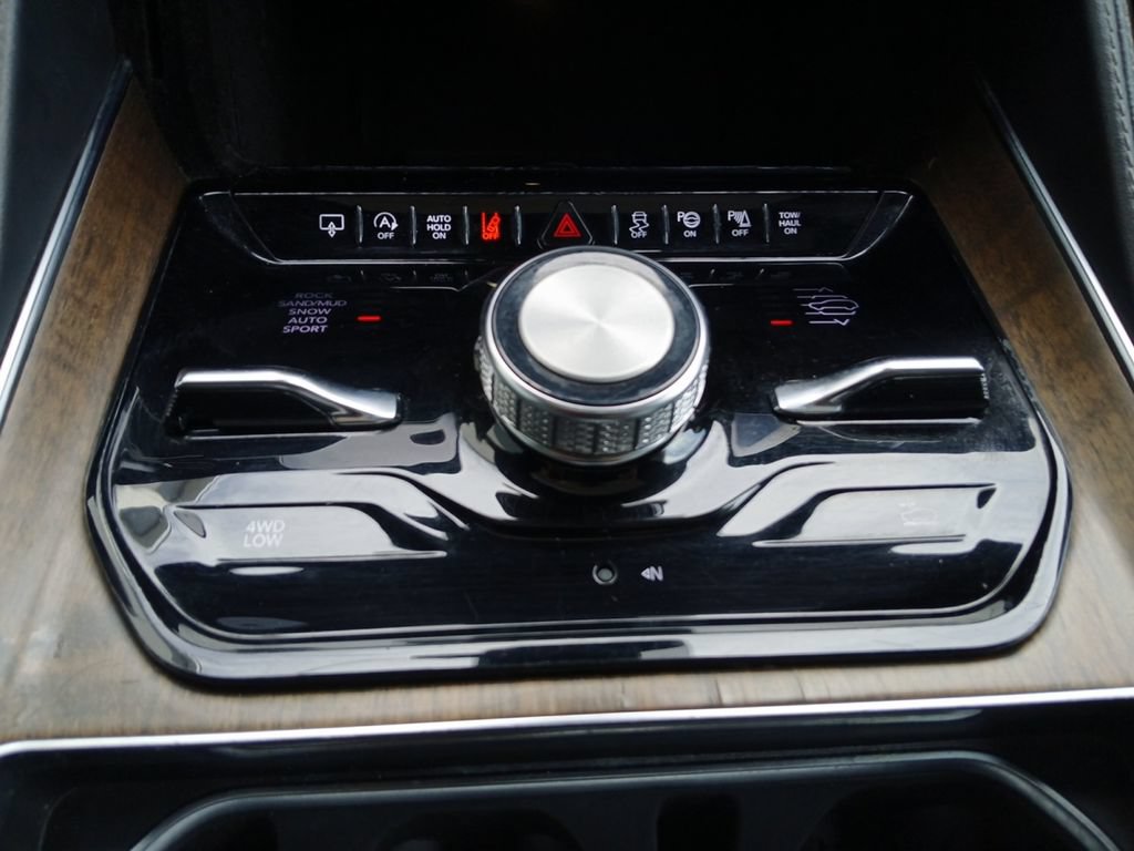 Used 2023 Jeep Grand Wagoneer L Series II AWD/4WD image 10