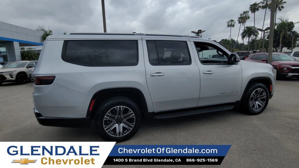 Used 2024 Jeep Wagoneer L Series II RWD image 9