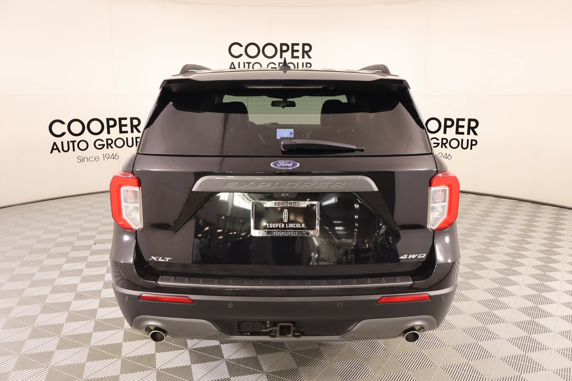 Used 2022 Ford Explorer XLT w/ Equipment Group 202A AWD/4WD image 23