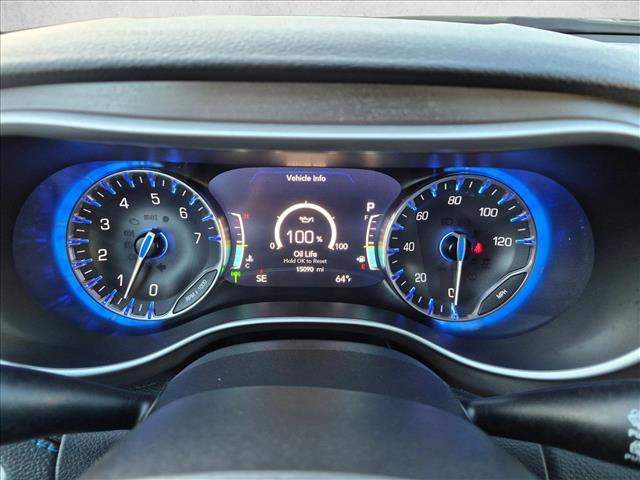 Used 2021 Chrysler Pacifica Touring-L w/ Uconnect Theater Family Group FWD image 11
