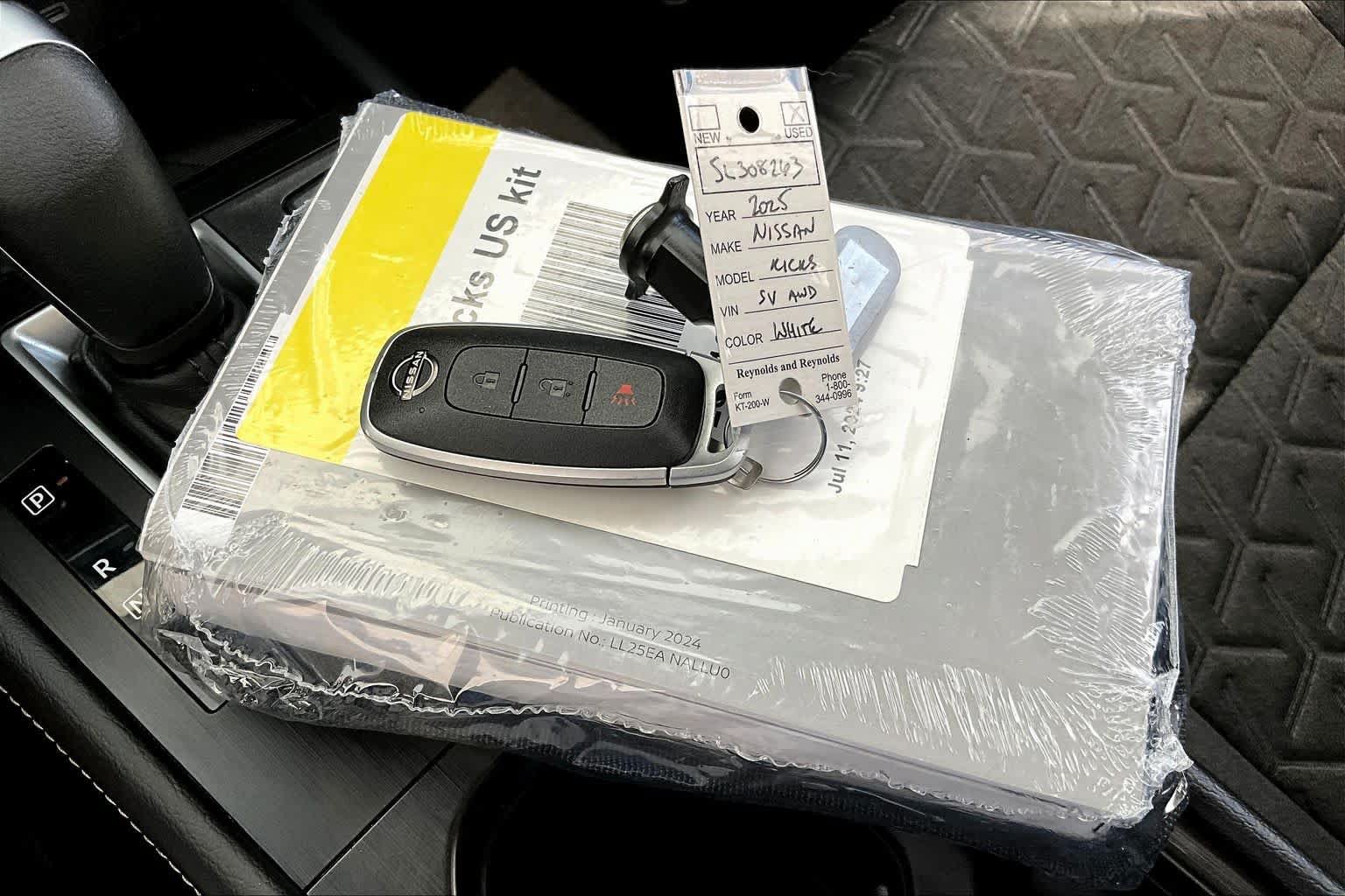 Used 2025 Nissan Kicks SV AWD/4WD image 28