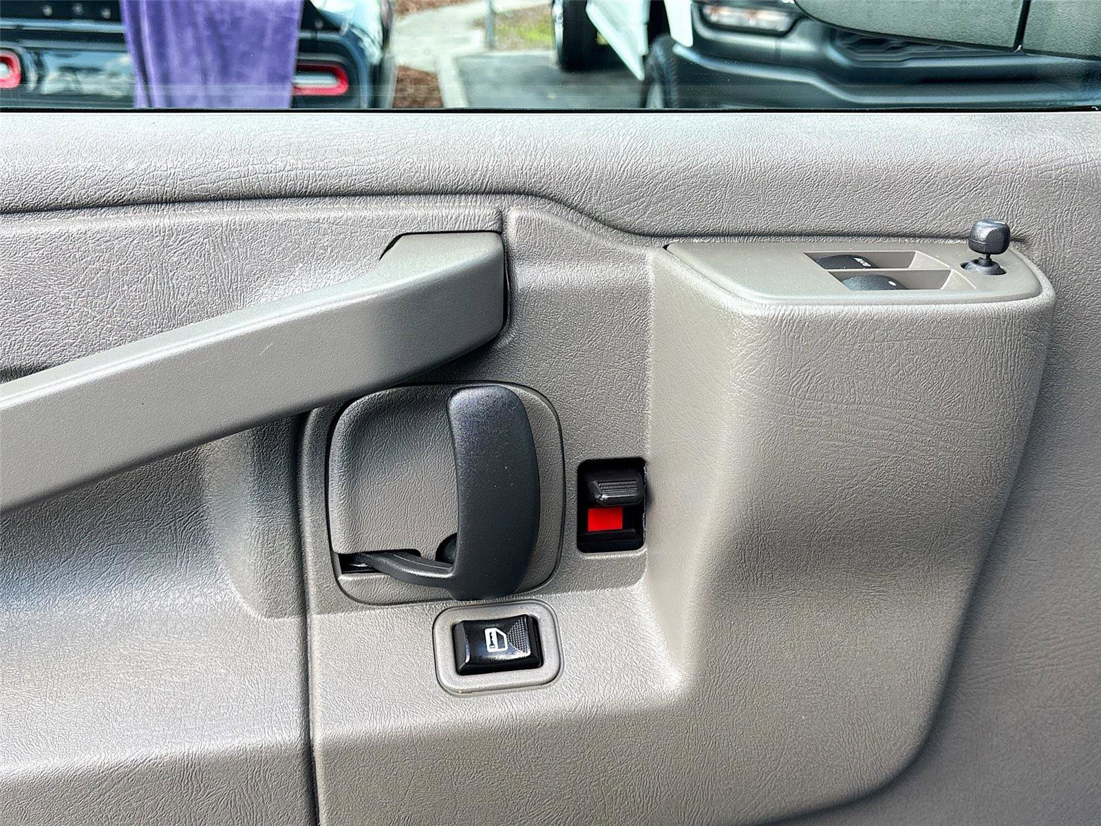 Used 2020 Chevrolet Express 3500 LT w/ LT Preferred Equipment Group image 17