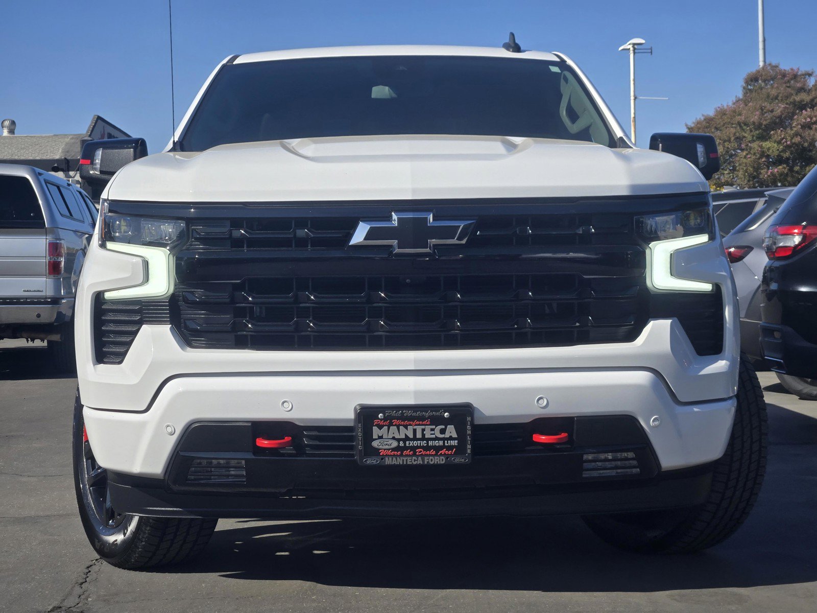 Used 2024 Chevrolet Silverado 1500 RST w/ Redline Edition AWD/4WD image 2
