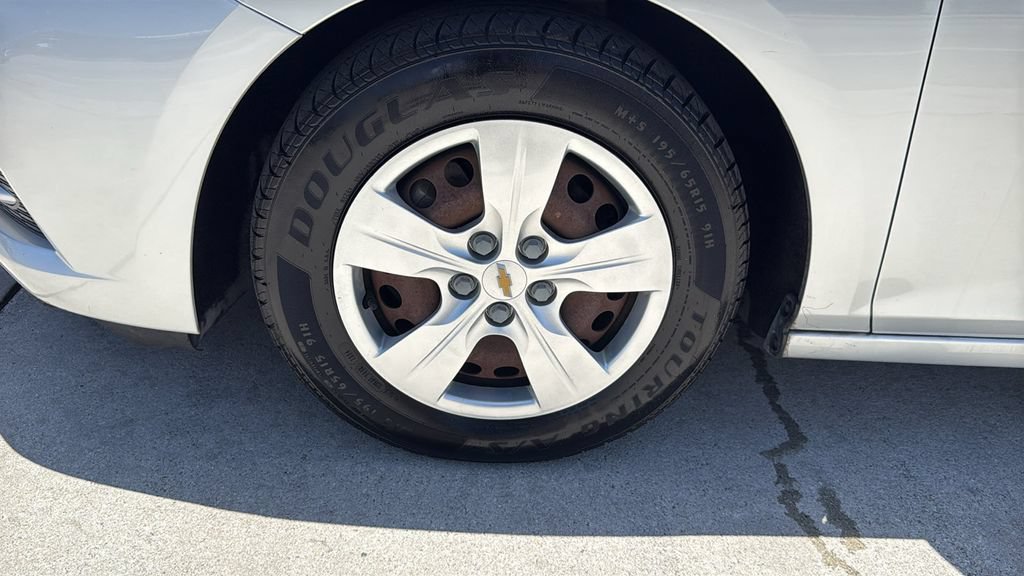 Used 2018 Chevrolet Cruze LS FWD image 18