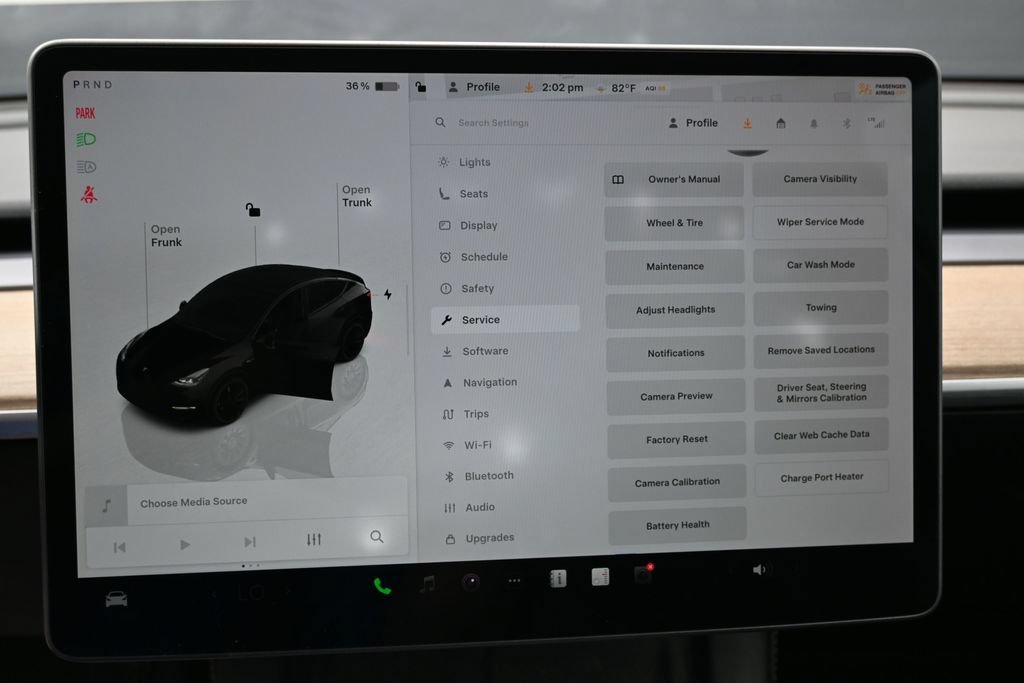 Used 2024 Tesla Model Y Performance AWD/4WD image 27