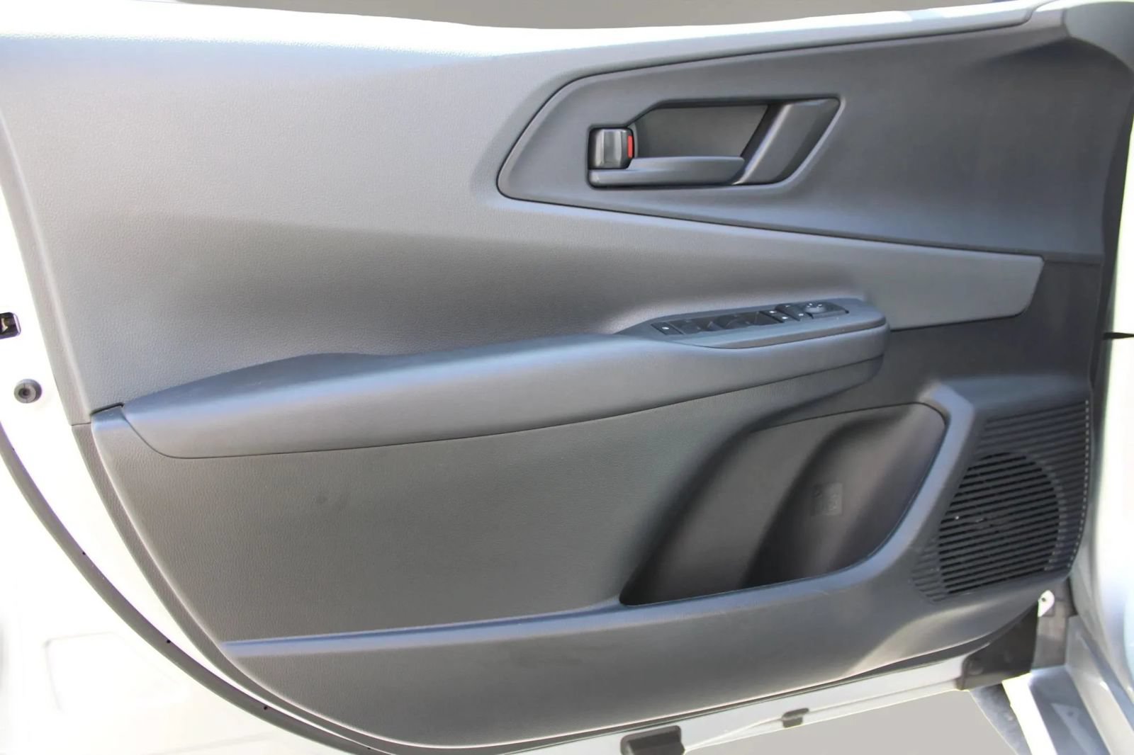 Used 2025 Toyota Prius LE FWD image 40