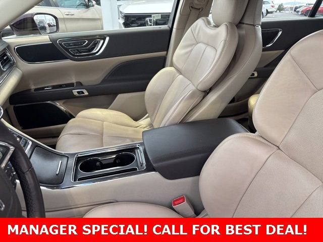 Used 2019 Lincoln Continental Select image 16