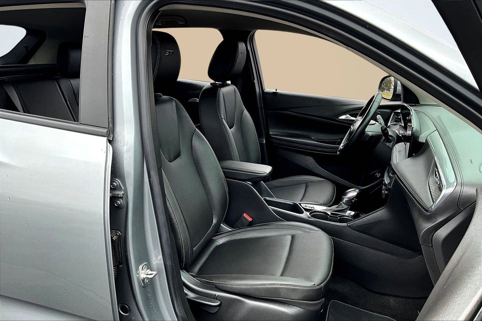 Used 2024 Buick Encore GX Sport Touring AWD/4WD image 8