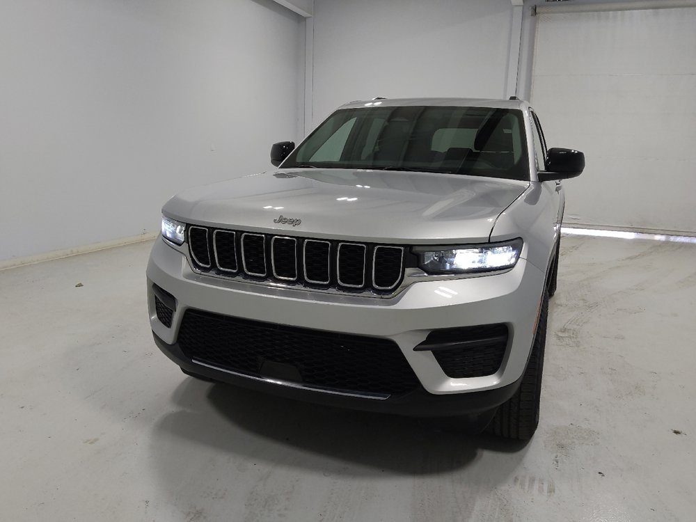Used 2023 Jeep Grand Cherokee Laredo w/ Luxury Tech Group I AWD/4WD image 15