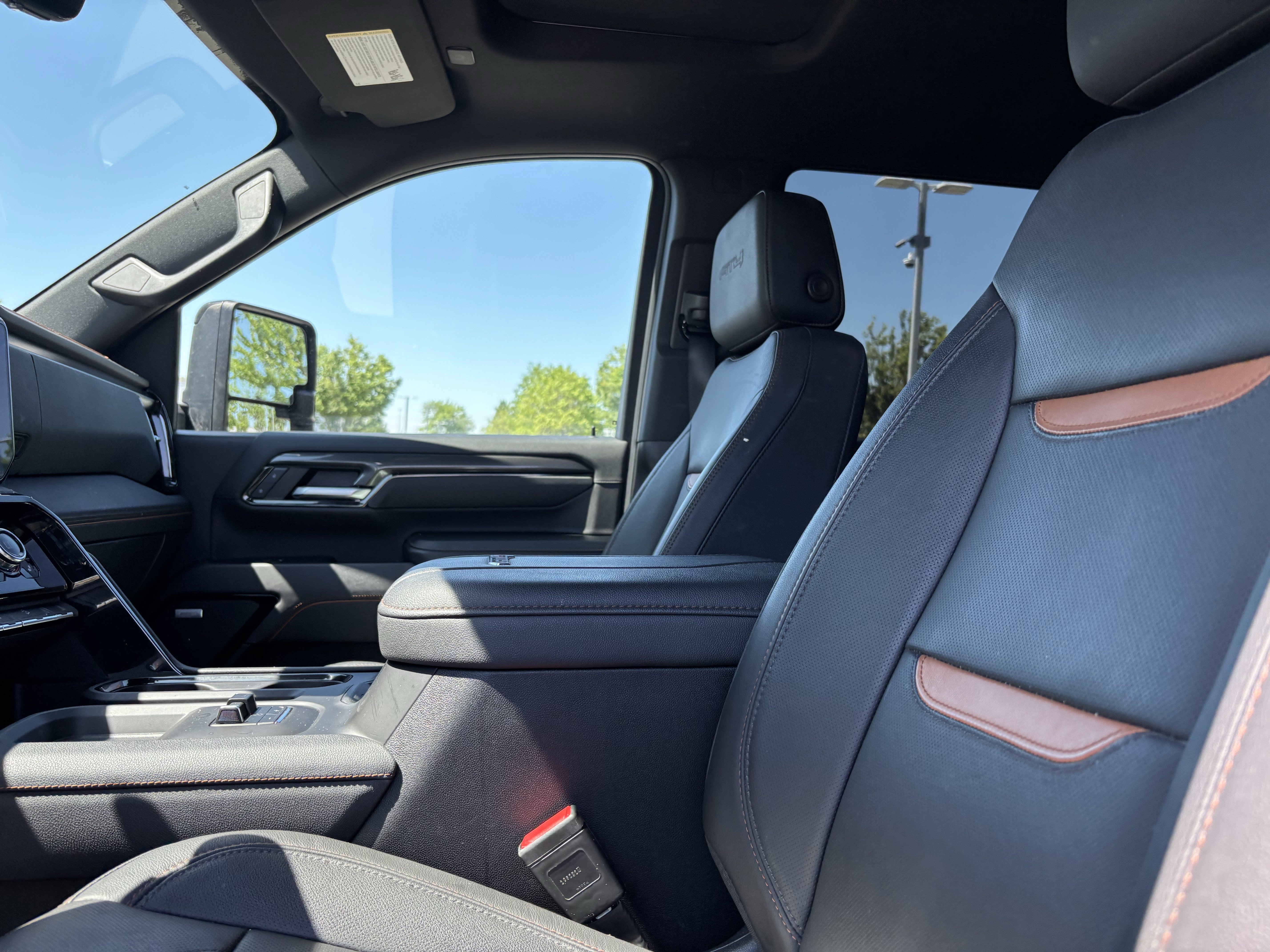 Used 2024 GMC Sierra 3500 AT4 w/ AT4 Premium Plus Package AWD/4WD image 16
