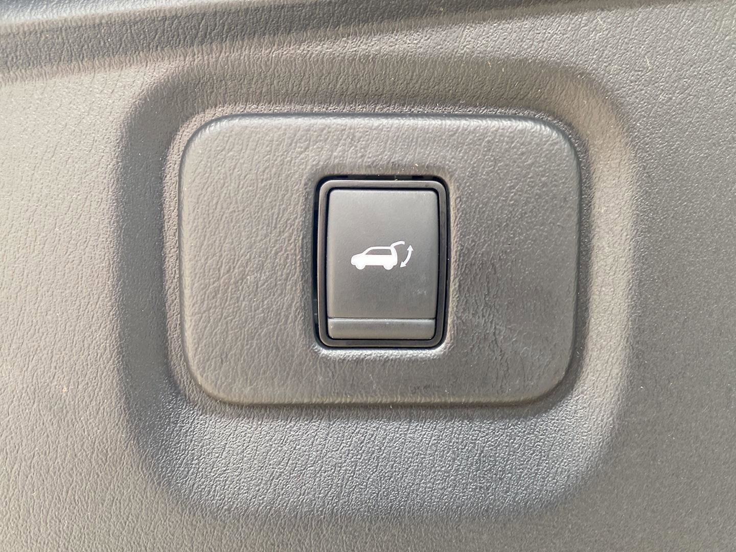 Used 2019 Nissan Pathfinder SL image 11