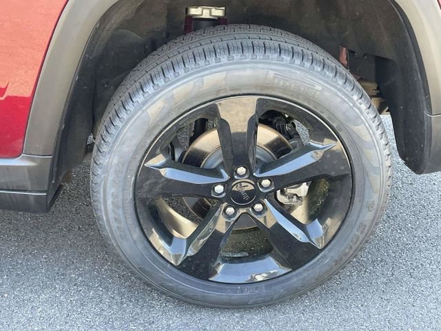 Used 2023 Jeep Grand Cherokee Limited w/ Black Appearance Package image 4