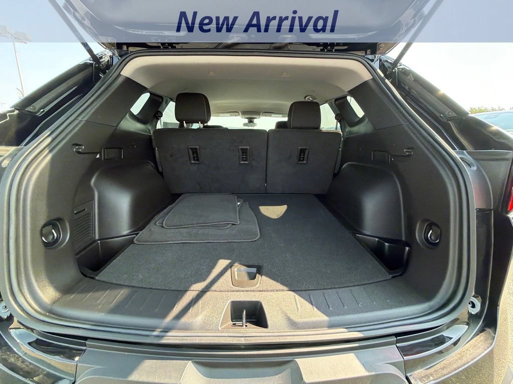 Used 2025 Chevrolet Blazer LT FWD image 9