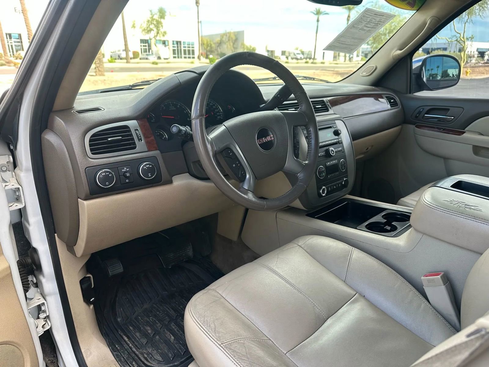 Used 2011 GMC Yukon XL SLT w/ SLT-2 Equipment Package image 9