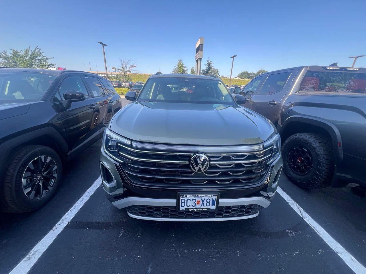 Used 2024 Volkswagen Atlas Peak Edition SE AWD/4WD image 2