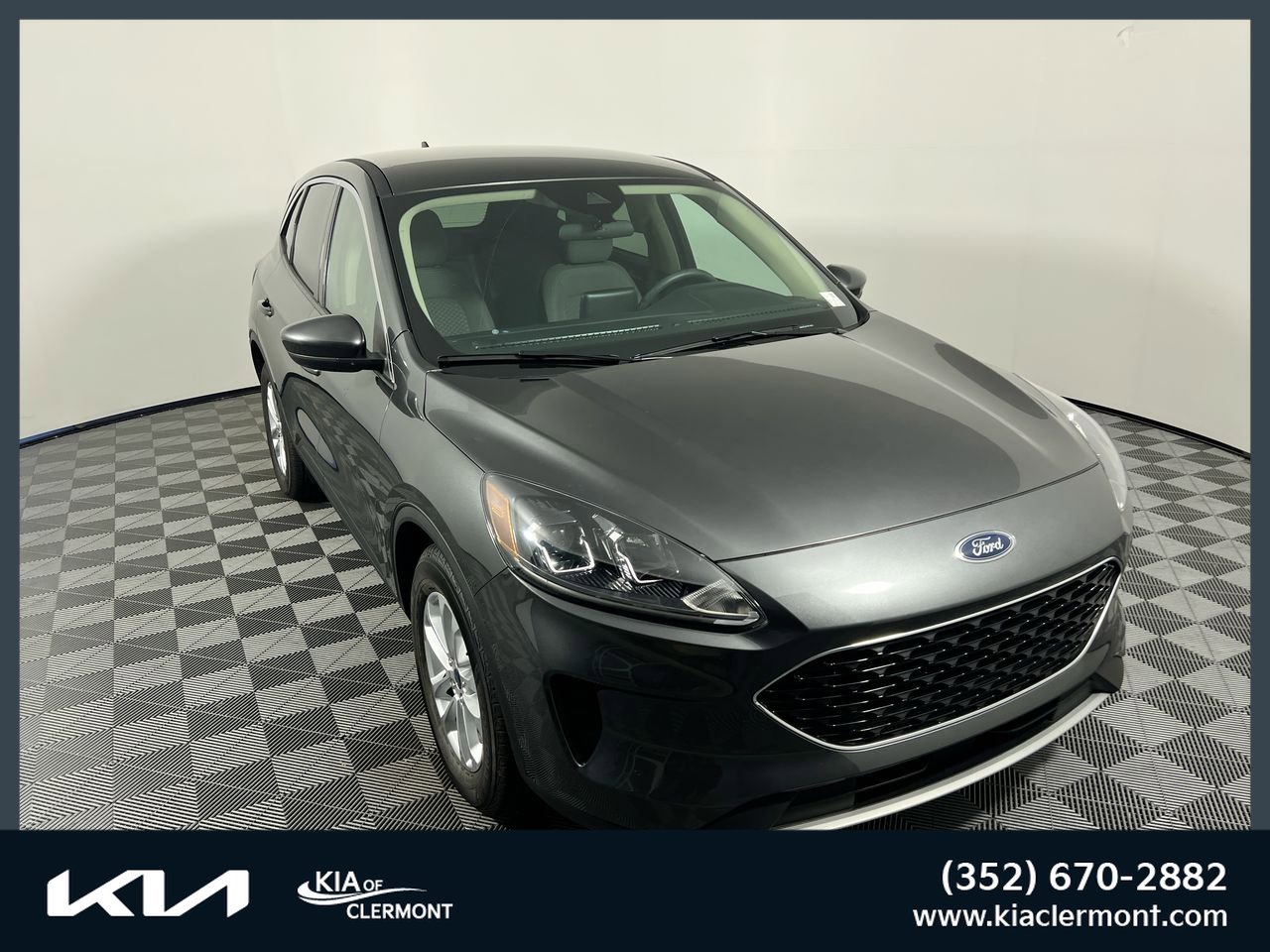 Used 2020 Ford Escape SE image 1