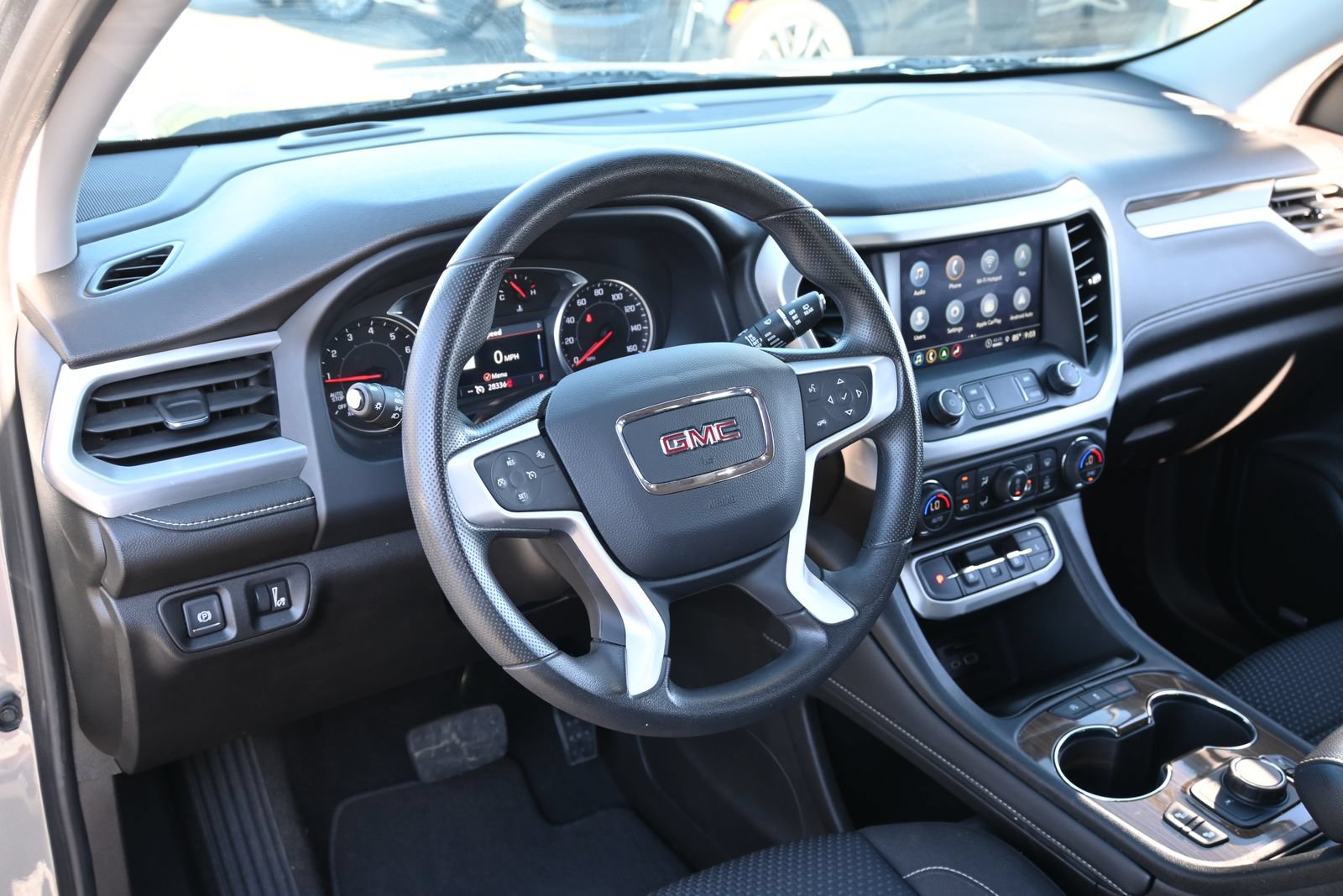 Used 2023 GMC Acadia SLE w/ Driver Convenience Package FWD image 17
