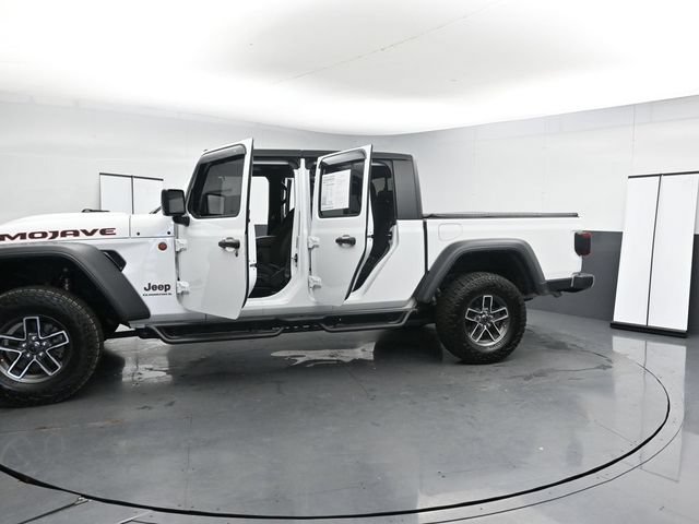 Used 2024 Jeep Gladiator Mojave w/ Technology Group AWD/4WD image 33