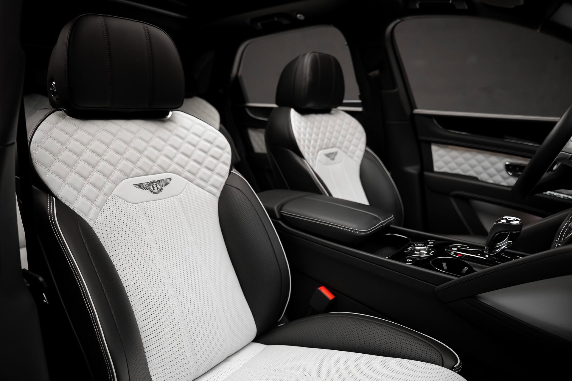 Used 2021 Bentley Bentayga Plug-In Hybrid AWD/4WD image 61