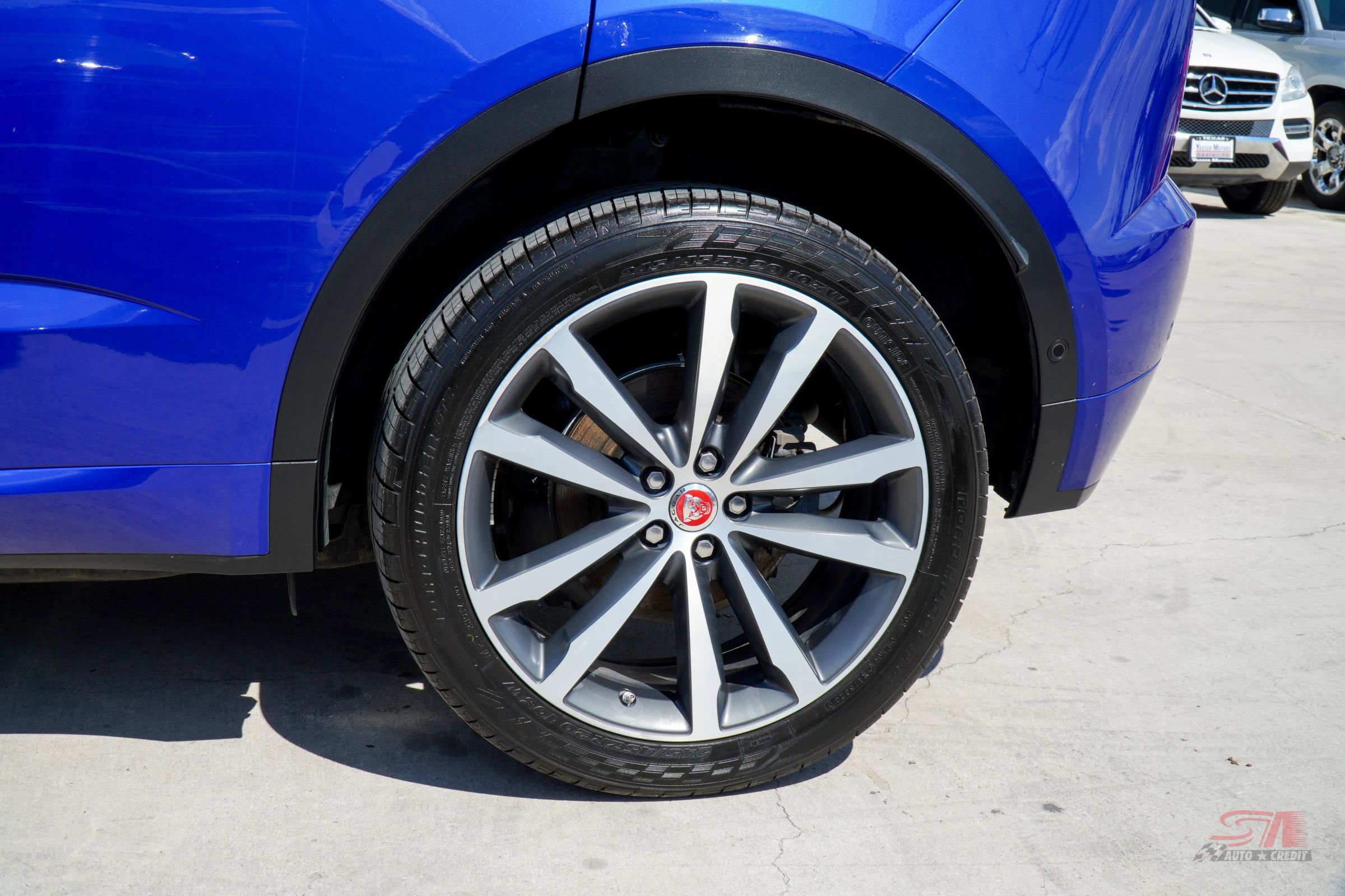 Used 2018 Jaguar E-PACE R-Dynamic HSE image 10