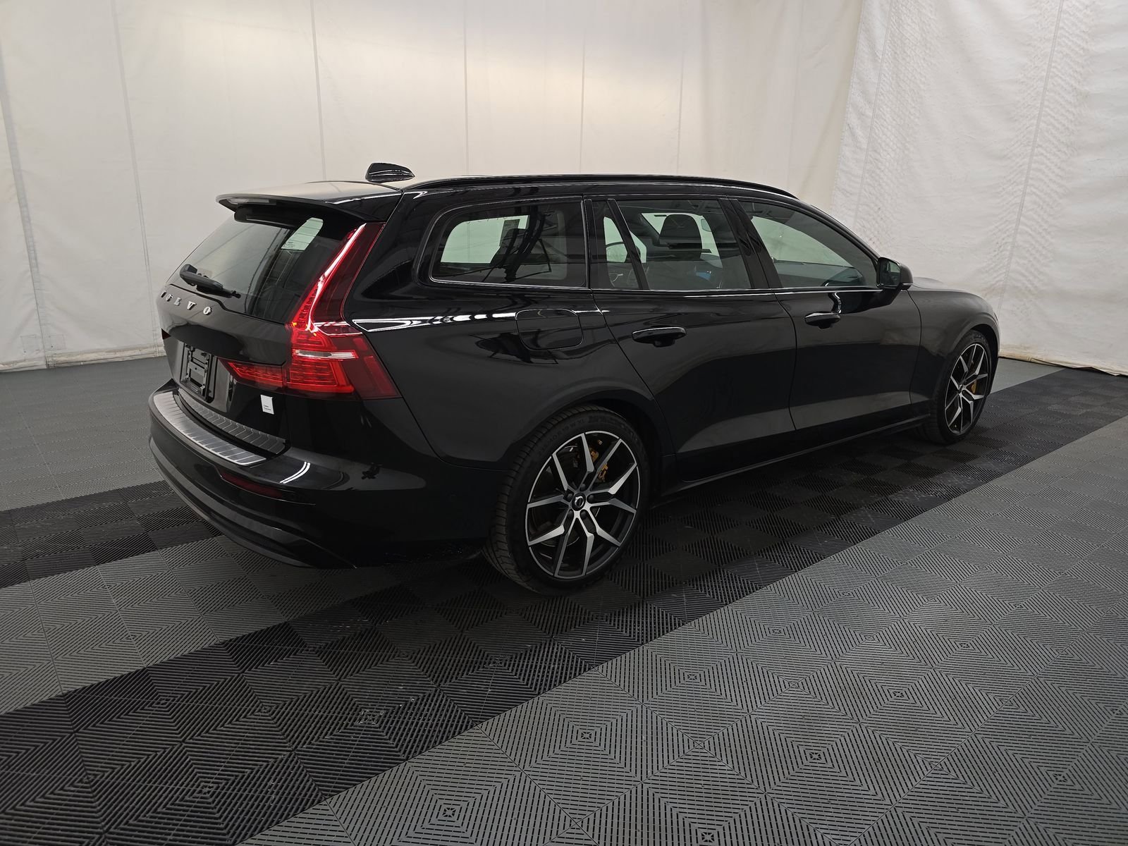 Used 2024 Volvo V60 T8 Polestar w/ Protection Package image 4