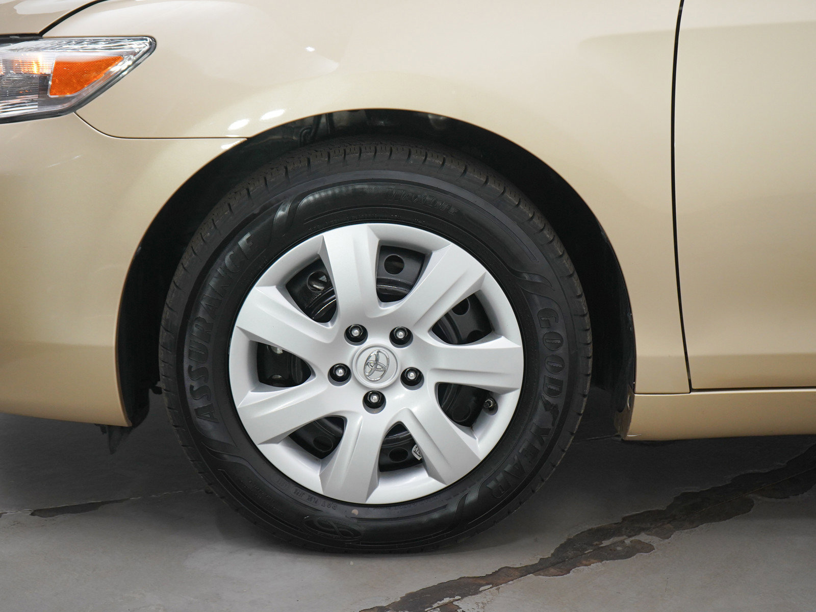 Used 2010 Toyota Camry LE FWD image 24