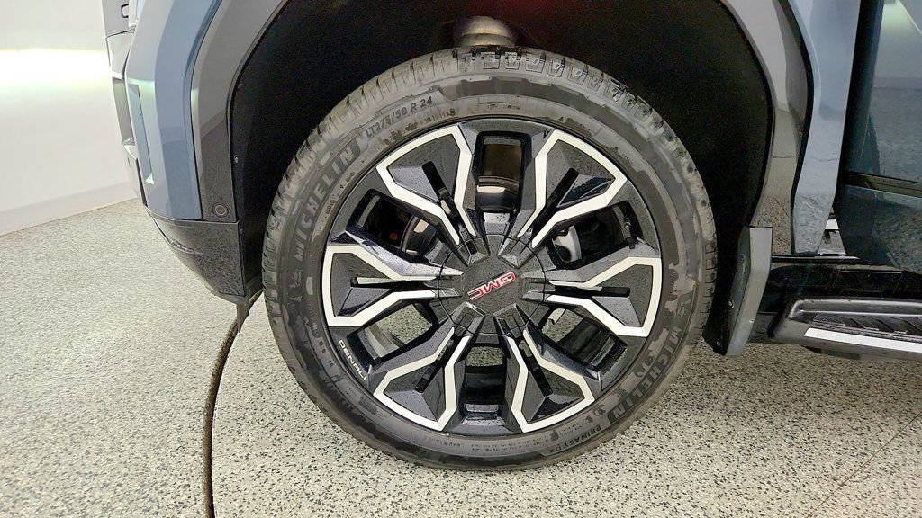 Used 2026 GMC Sierra EV Denali AWD/4WD image 9