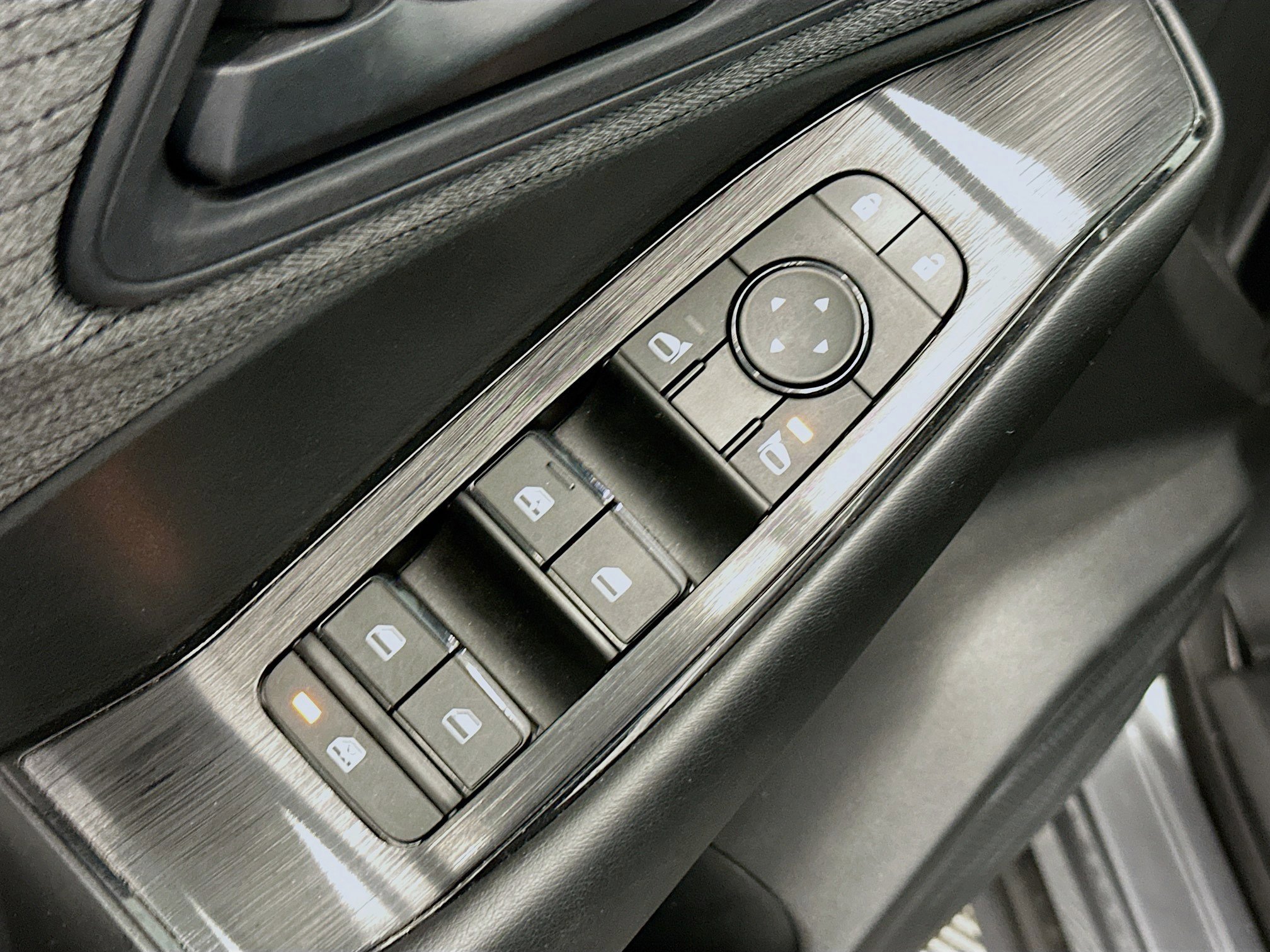 Used 2023 Nissan Rogue S AWD/4WD image 15